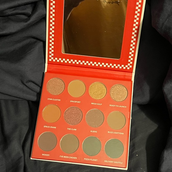 Disney Toy Story PIZZA PLANET Eyeshadow Palette - Picture 3 of 4